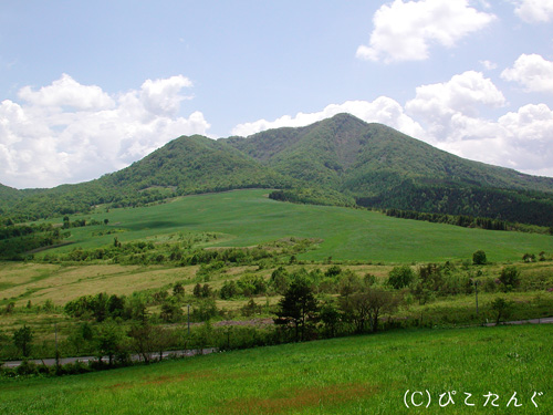田代山より七時雨山を望む